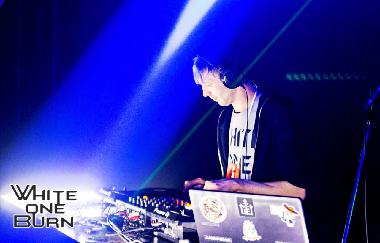 Dj_White_One_Burn